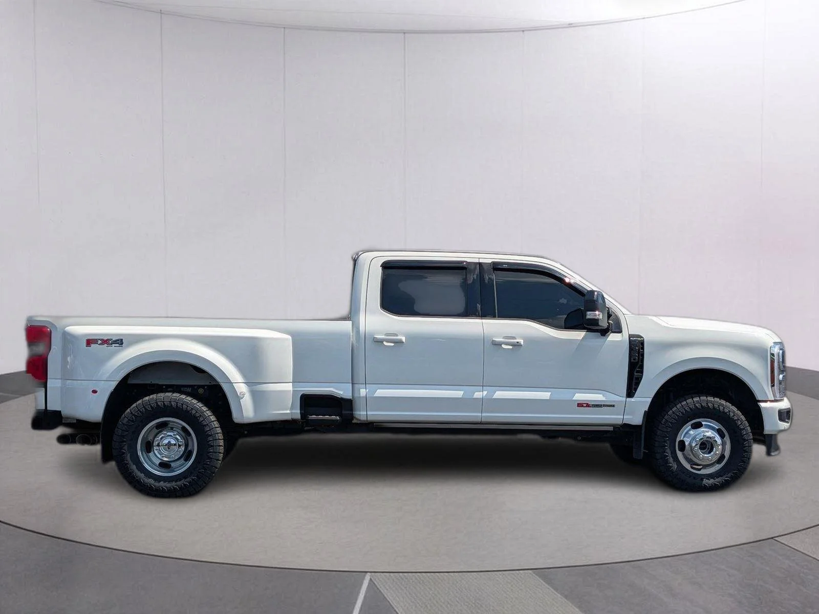 Used 2025 Star White Metallic Tri-Coat Ford Platinum image 7