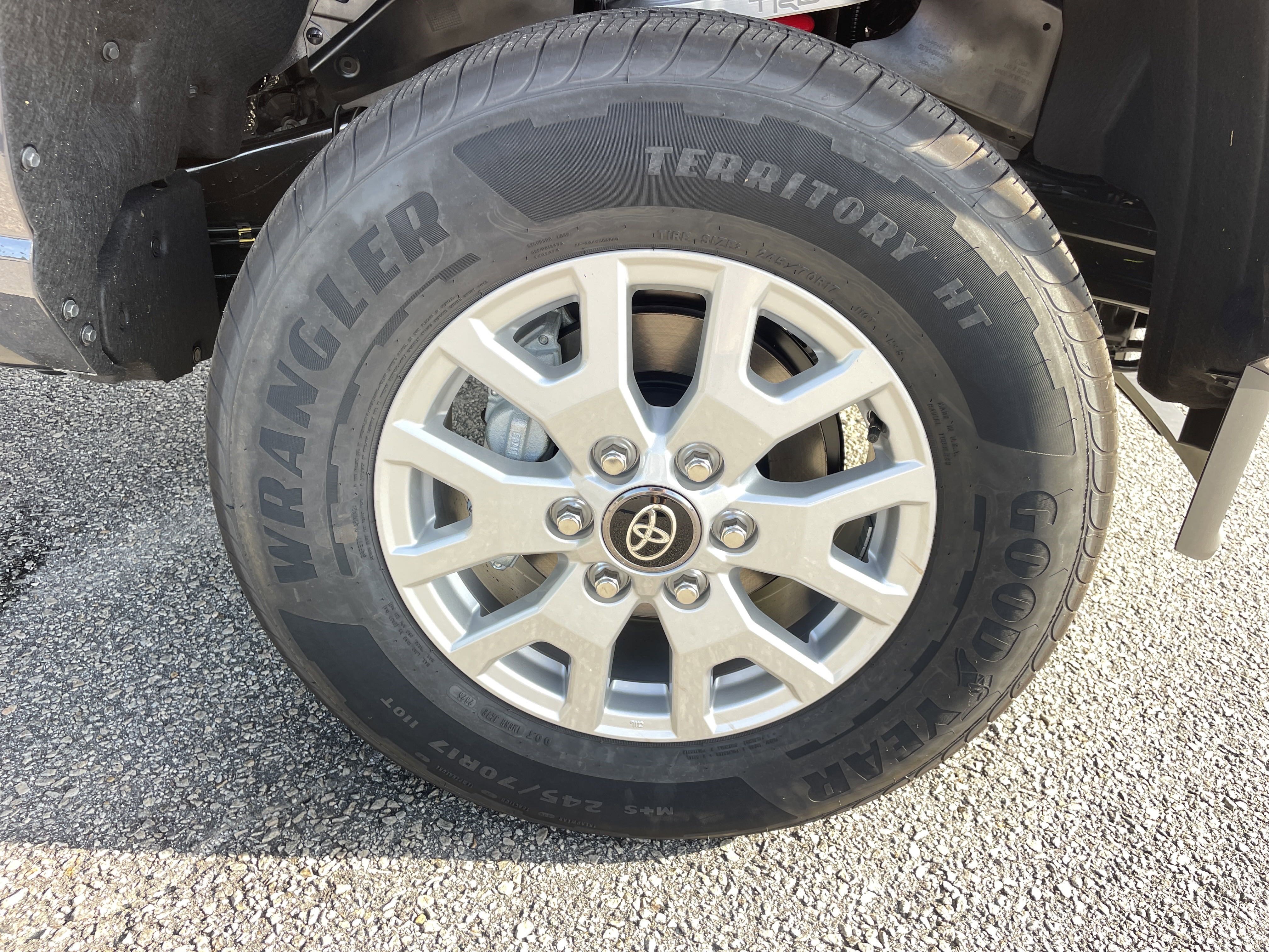 2025 Toyota Tacoma SR5 - Photo 20