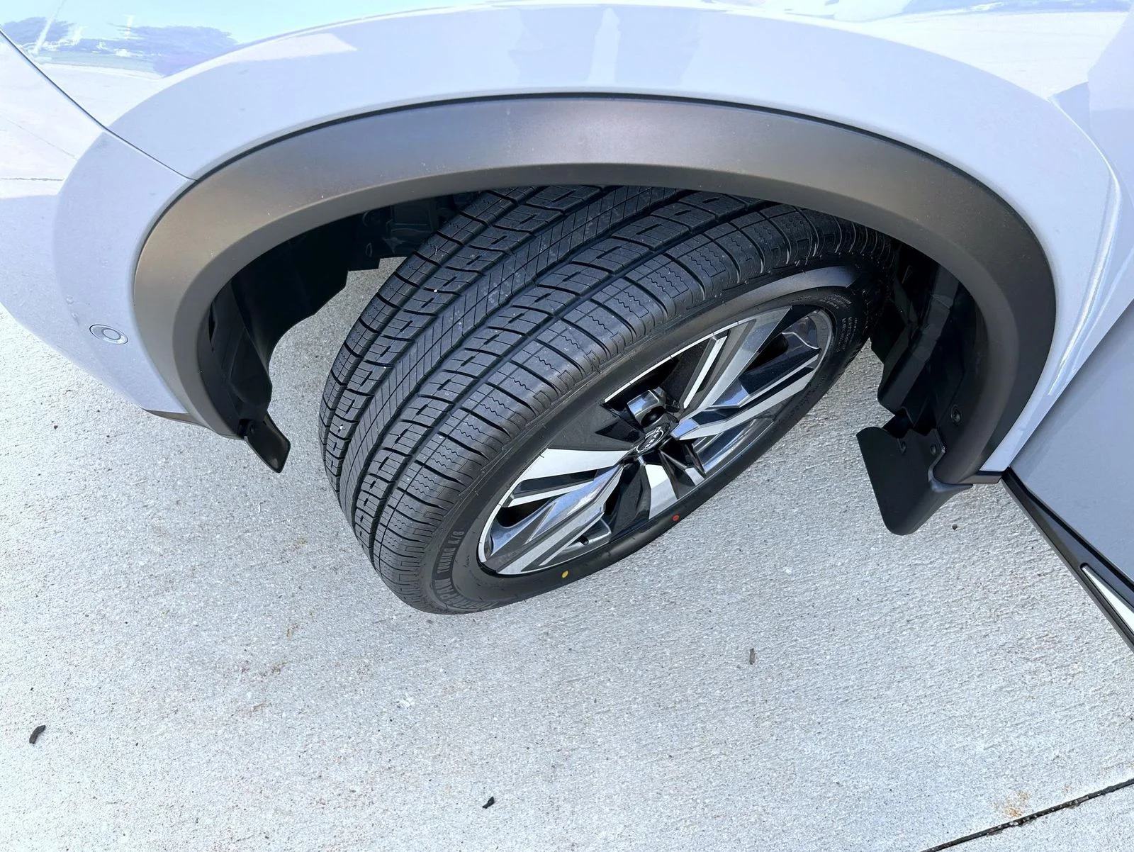 Used 2023 Gray Nissan Platinum image 23