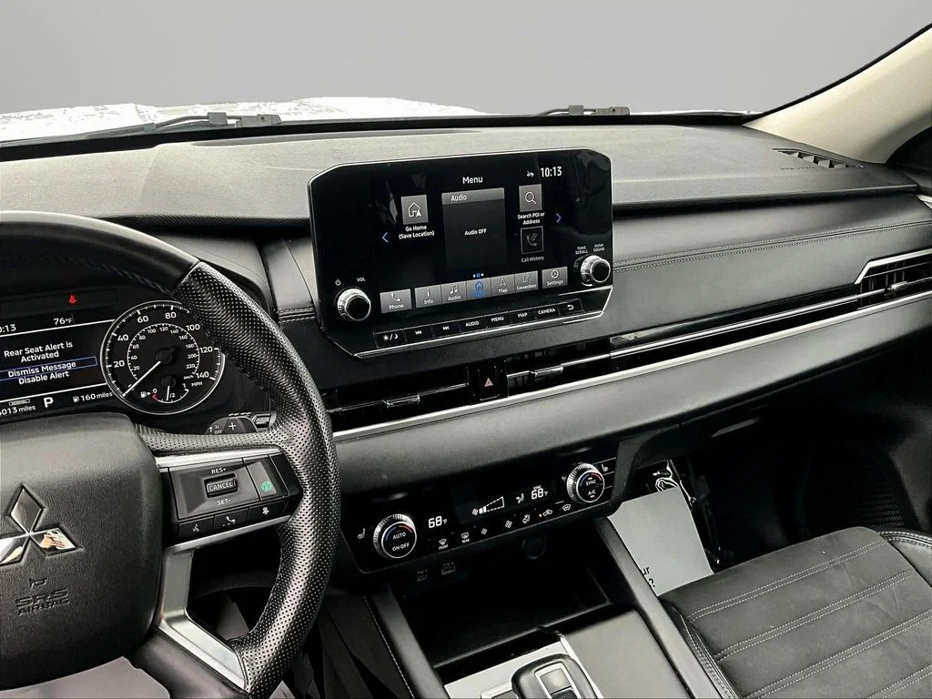 Used 2023  Mitsubishi SE image 9