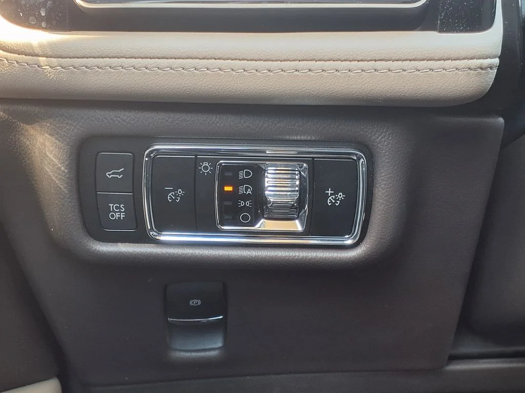 Used 2022 White Lincoln Standard image 36