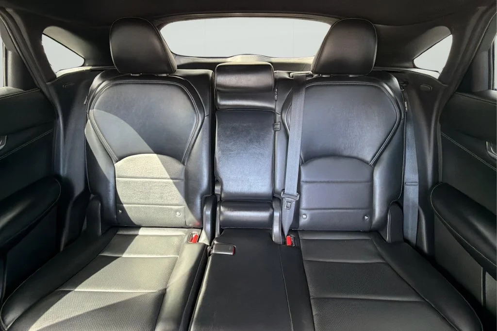 Used 2023 White INFINITI LUXE image 12