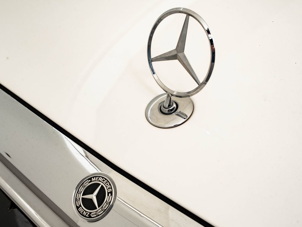 Used 2018 White Mercedes-Benz E 400 Wagon image 17