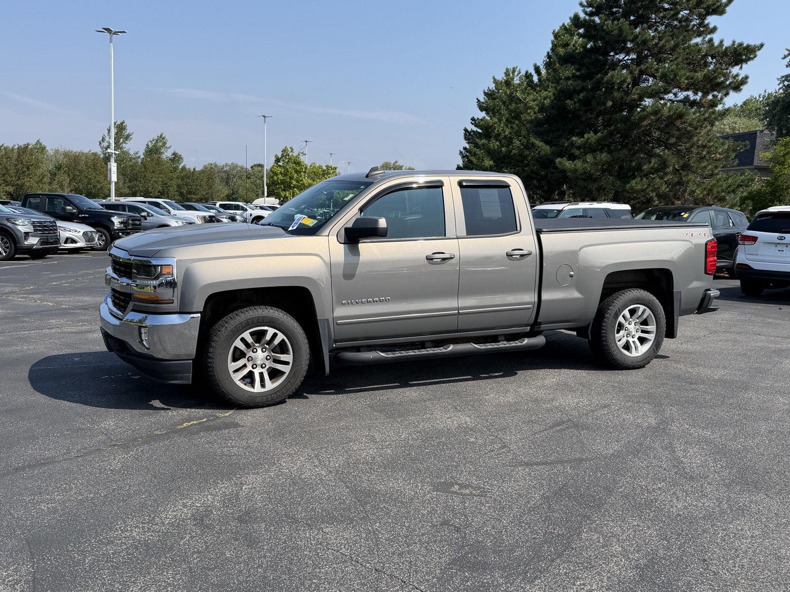Used 2017  Chevrolet LT image 6