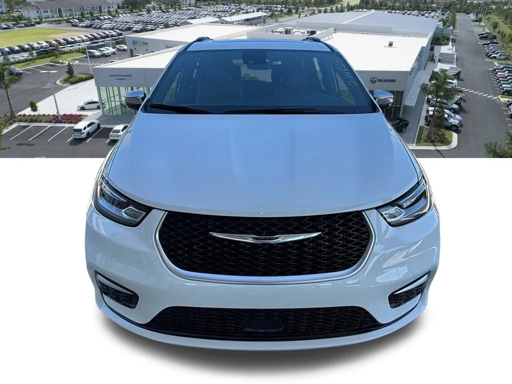 New 2026 Bright White Clear-Coat Exterior Paint Chrysler Pinnacle image 9