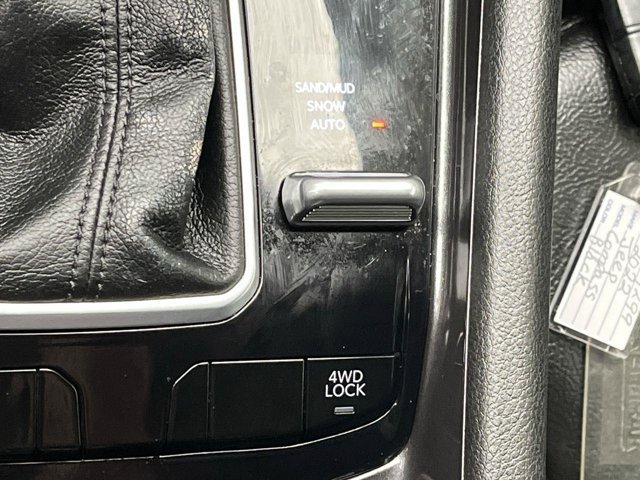Used 2022 Diamond Black Crystal Pearlcoat Jeep Latitude Lux image 15