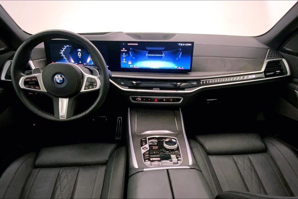 Certified Used 2026 Dravit Grey Metallic BMW  image 16