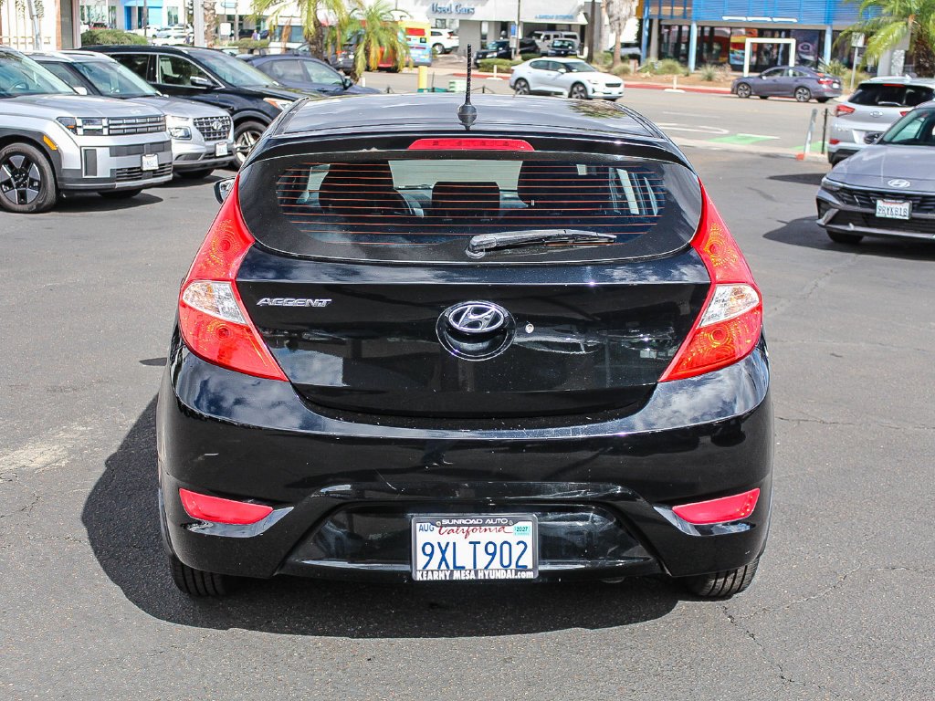 Used 2016 Black Hyundai SE image 8