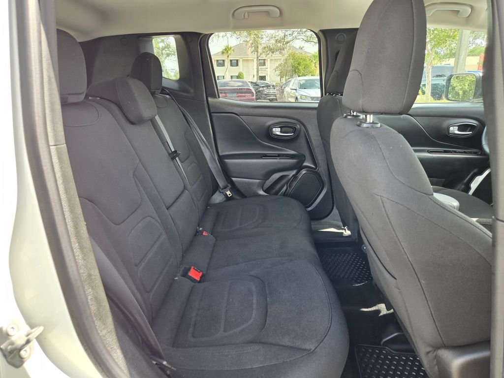 Certified Used 2022 White Jeep Latitude image 18