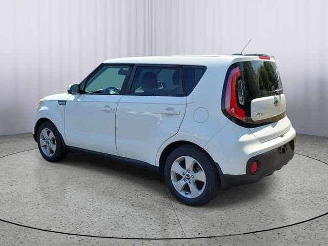 Used 2018 White Kia Base image 4
