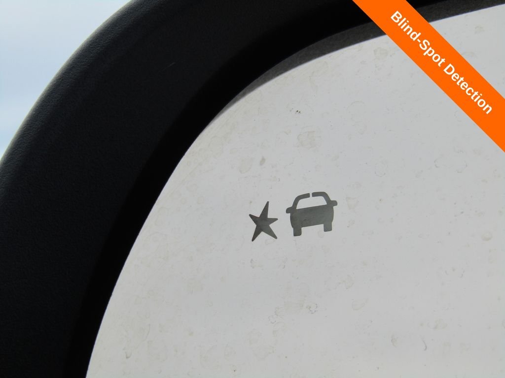 Used 2025 White GMC Elevation image 6