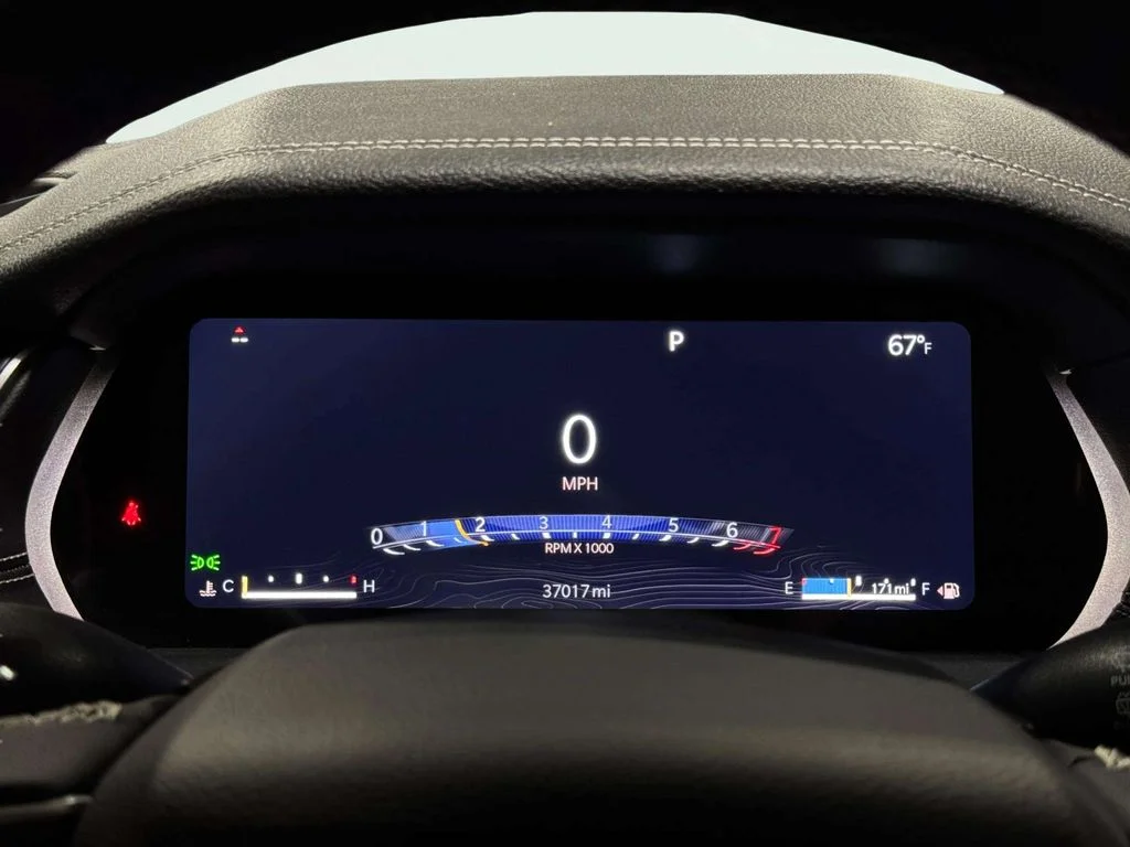 Used 2024 Diamond Black Crystal Pearlcoat Jeep Limited image 12