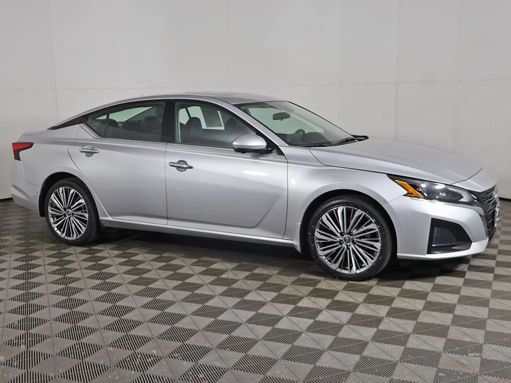 Used 2024 Silver Nissan 2.5 SL image 16