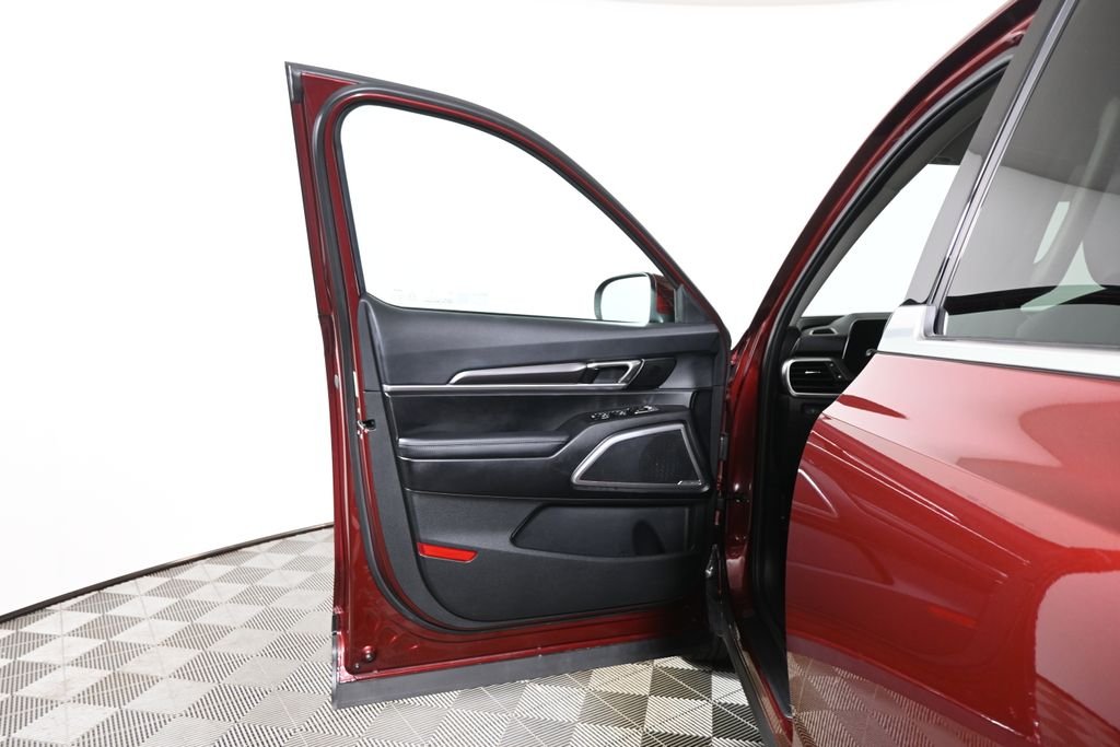 Used 2024 Red Kia S image 29