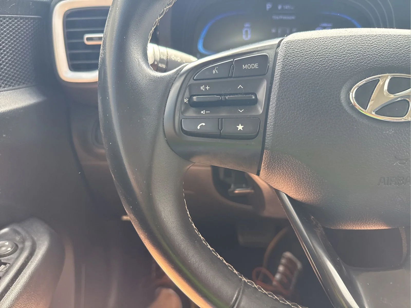 Used 2023 Ceramic White Hyundai Limited image 30