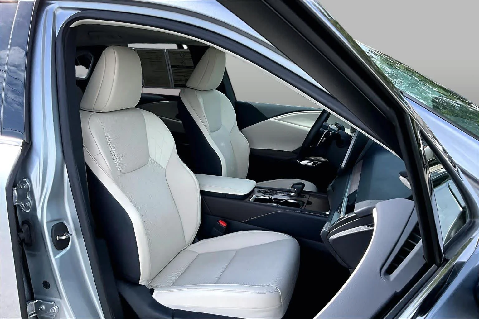 Used 2024 Iridium Lexus Premium image 9