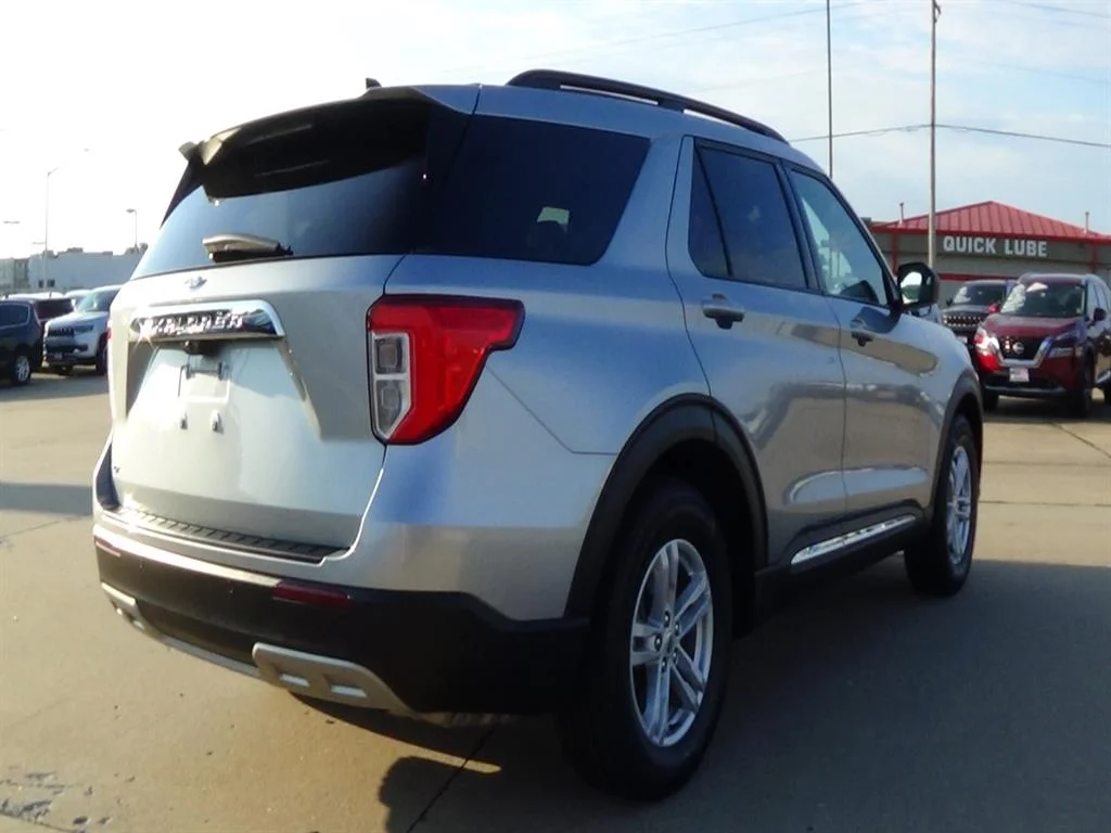 Certified Used 2024 Iconic Silver (js) Ford XLT image 6