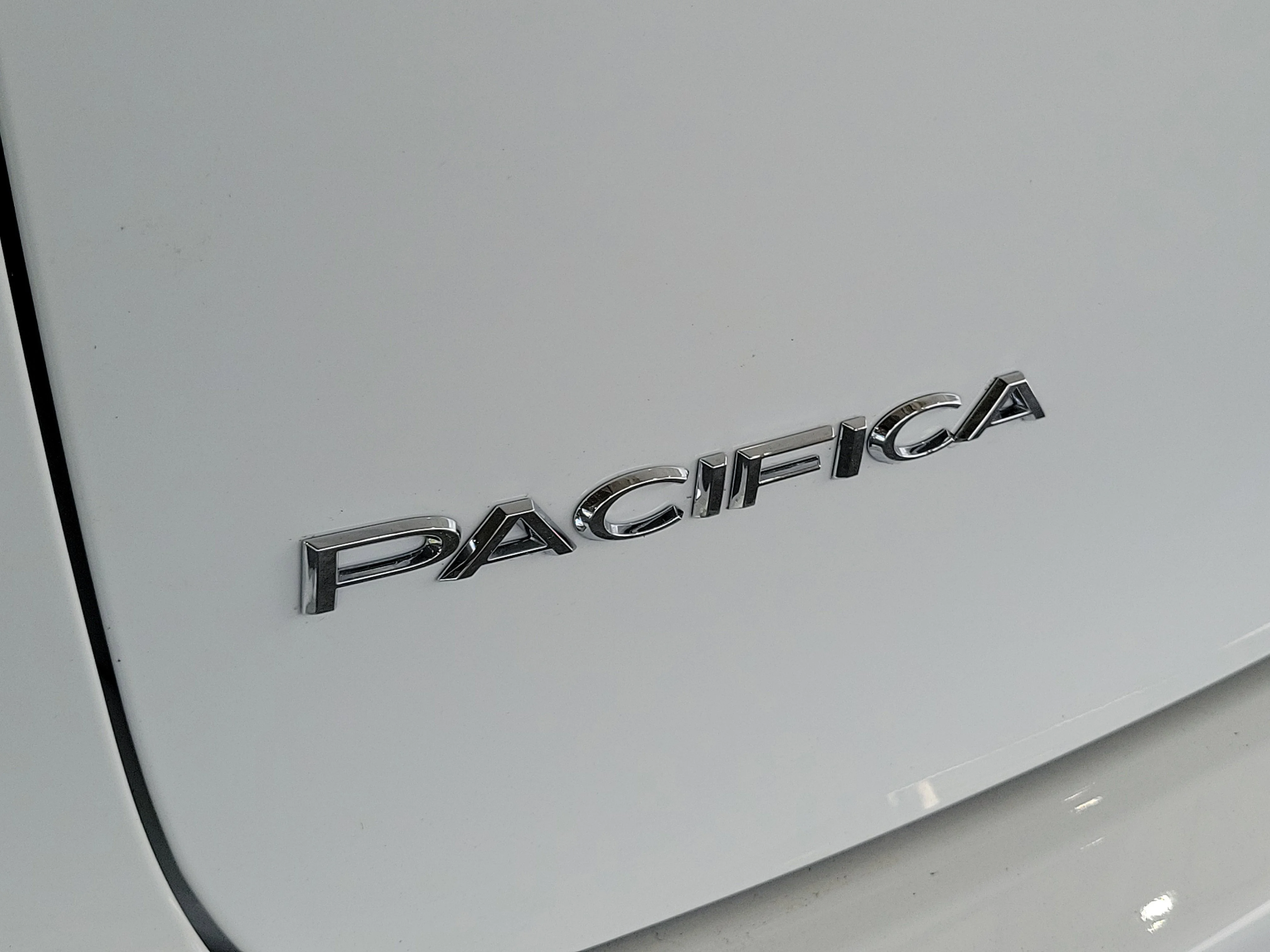 New 2026 Bright White Clear-Coat Exterior Paint Chrysler Select image 5