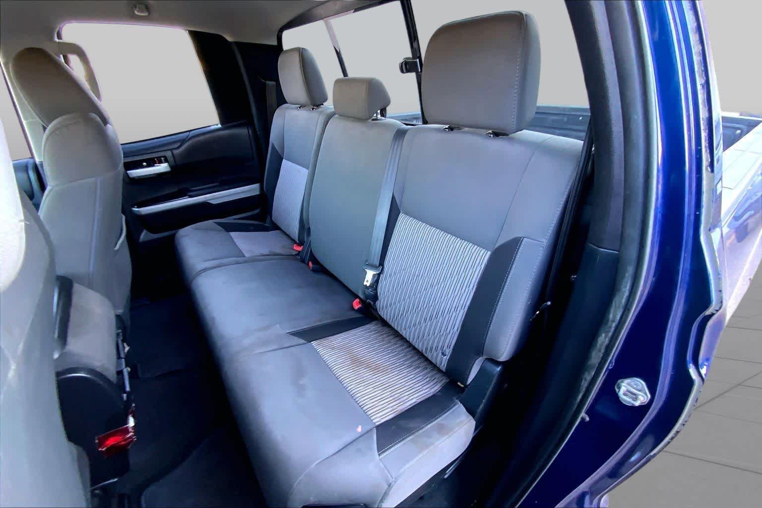 Used 2015 Blue Ribbon Metallic Toyota SR5 image 20