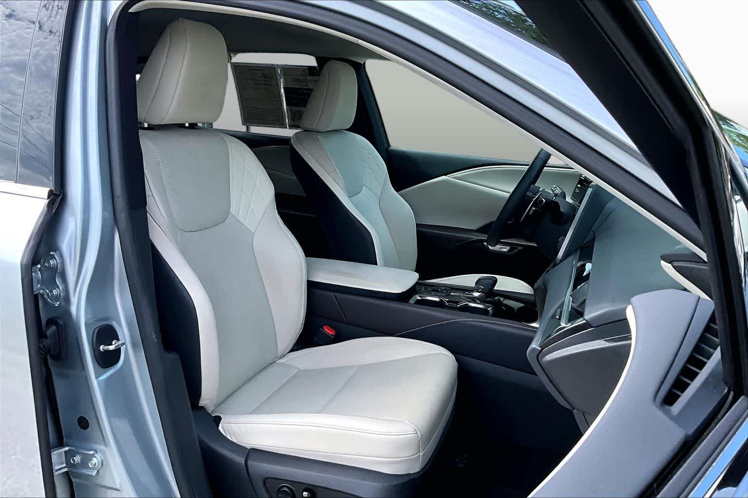 Used 2023 Iridium Lexus  image 9