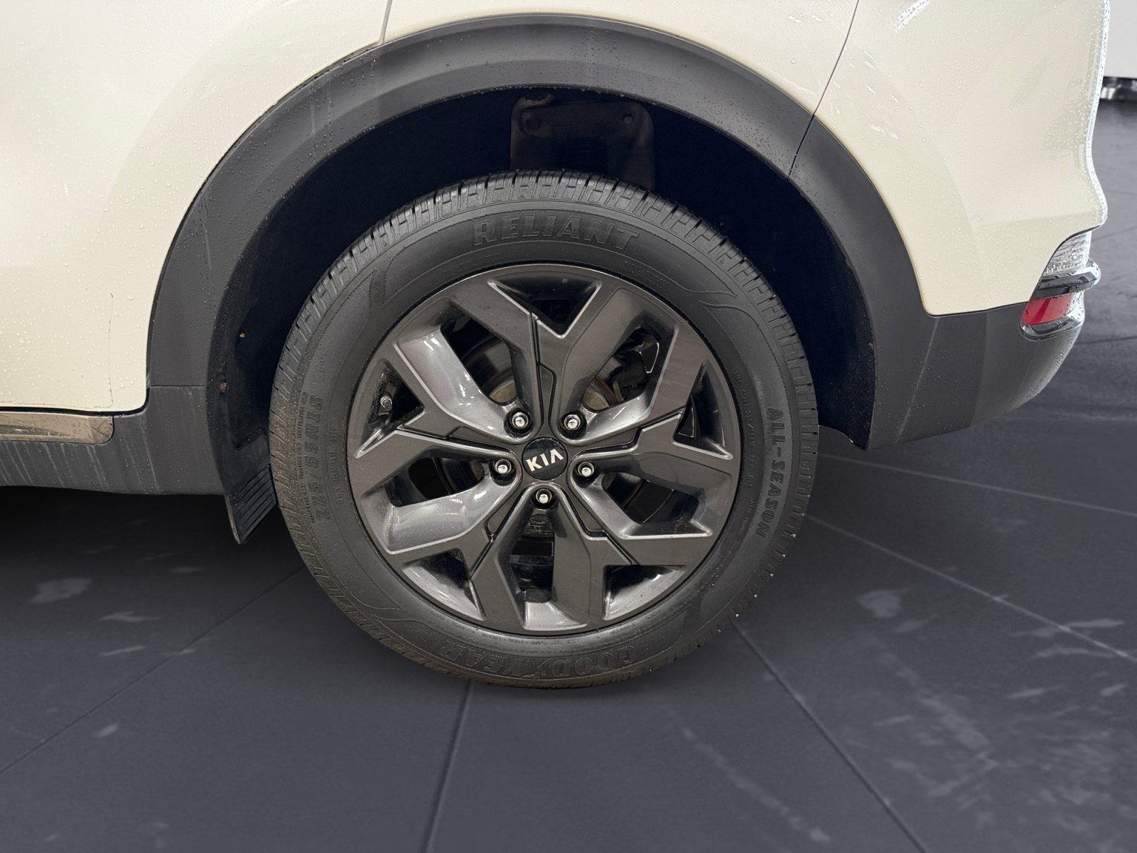 Used 2020 Snow White Pearl Kia S image 47