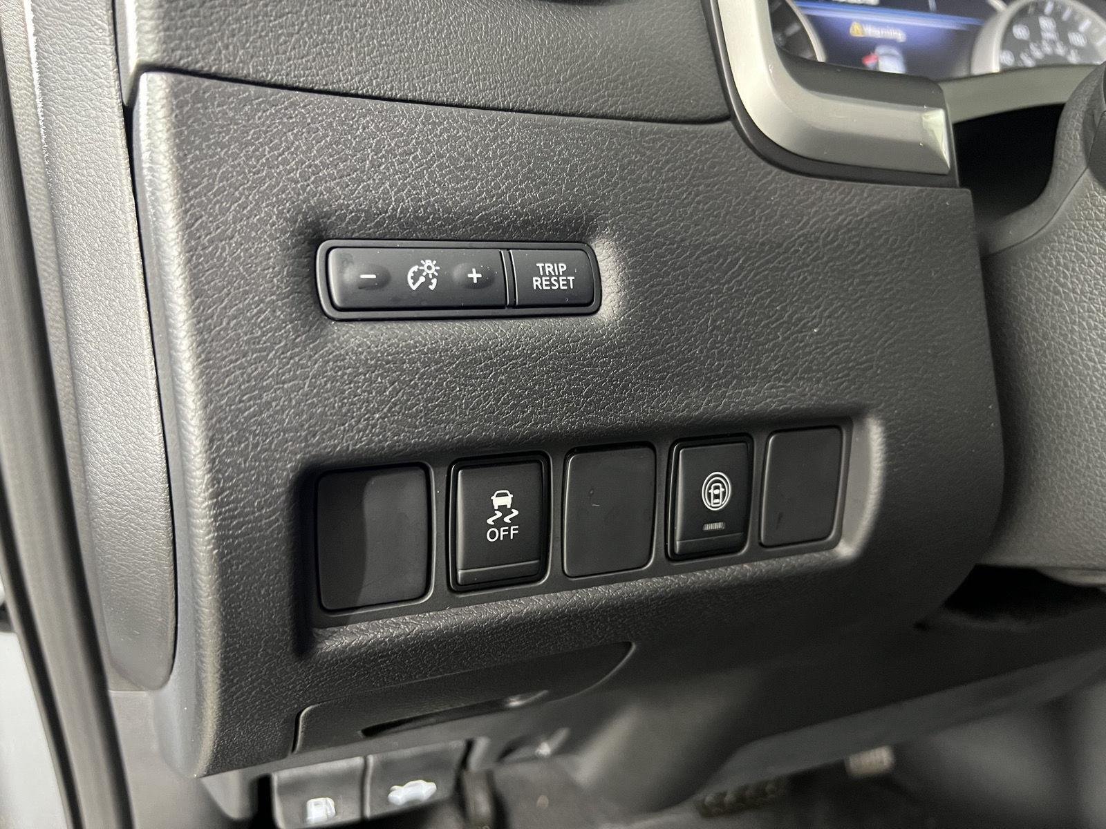 Used 2022 Boulder Gray Pearl Nissan SV image 21
