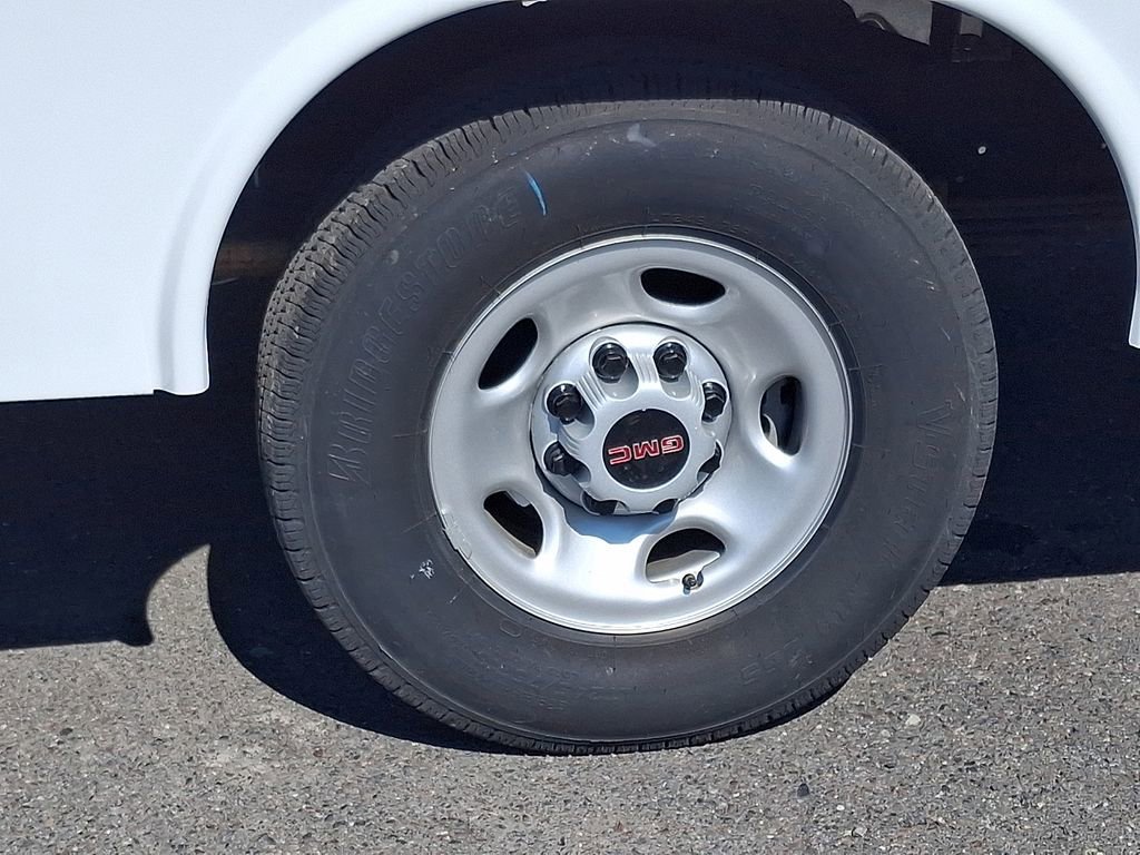 New 2025 Summit White GMC 1WT image 7