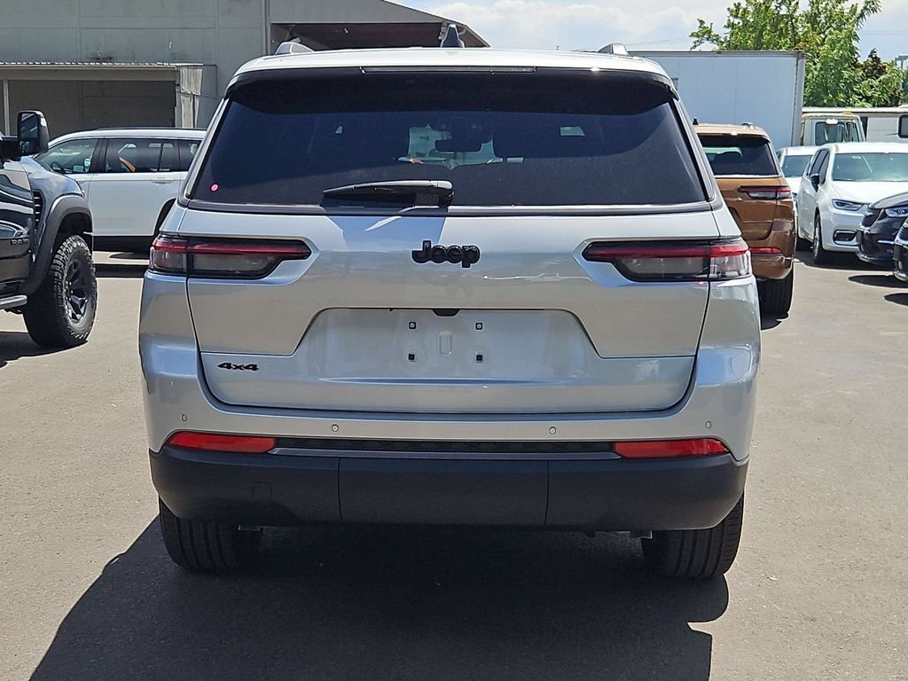 New 2026 Silver Zynith Exterior Paint Jeep Limited image 6