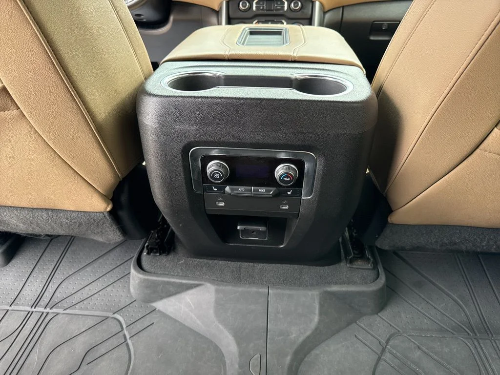 Used 2022 Iridescent Pearl Tricoat Chevrolet Premier image 31