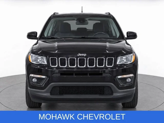 Used 2021  Jeep Latitude image 6