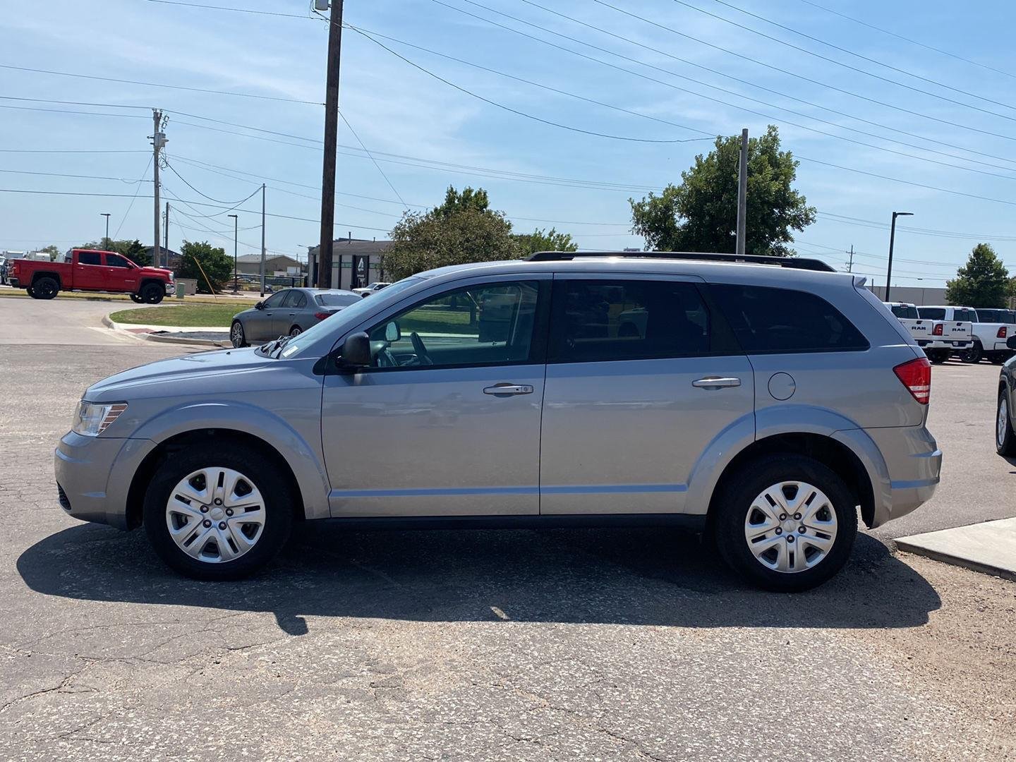 Used 2020 Dodge Journey SE with VIN 3C4PDCAB5LT207205 for sale in Garden City, KS
