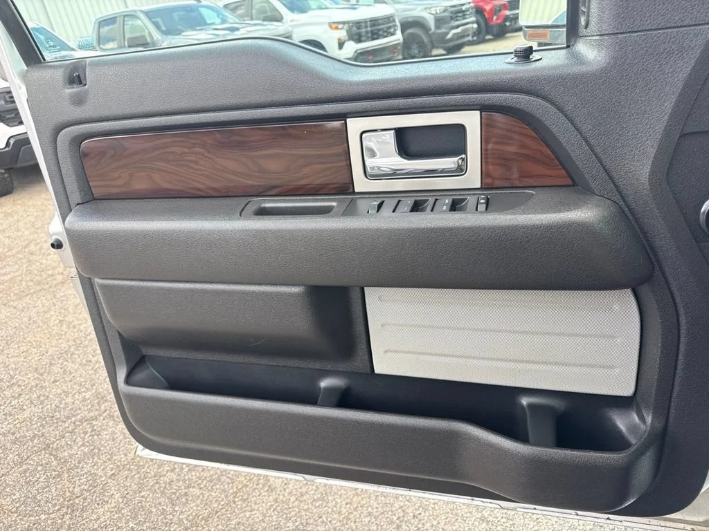 Used 2012  Ford XL image 23