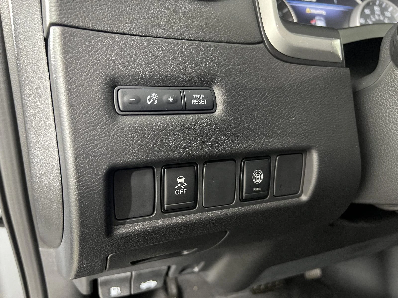 Used 2022 Boulder Gray Pearl Nissan SV image 21