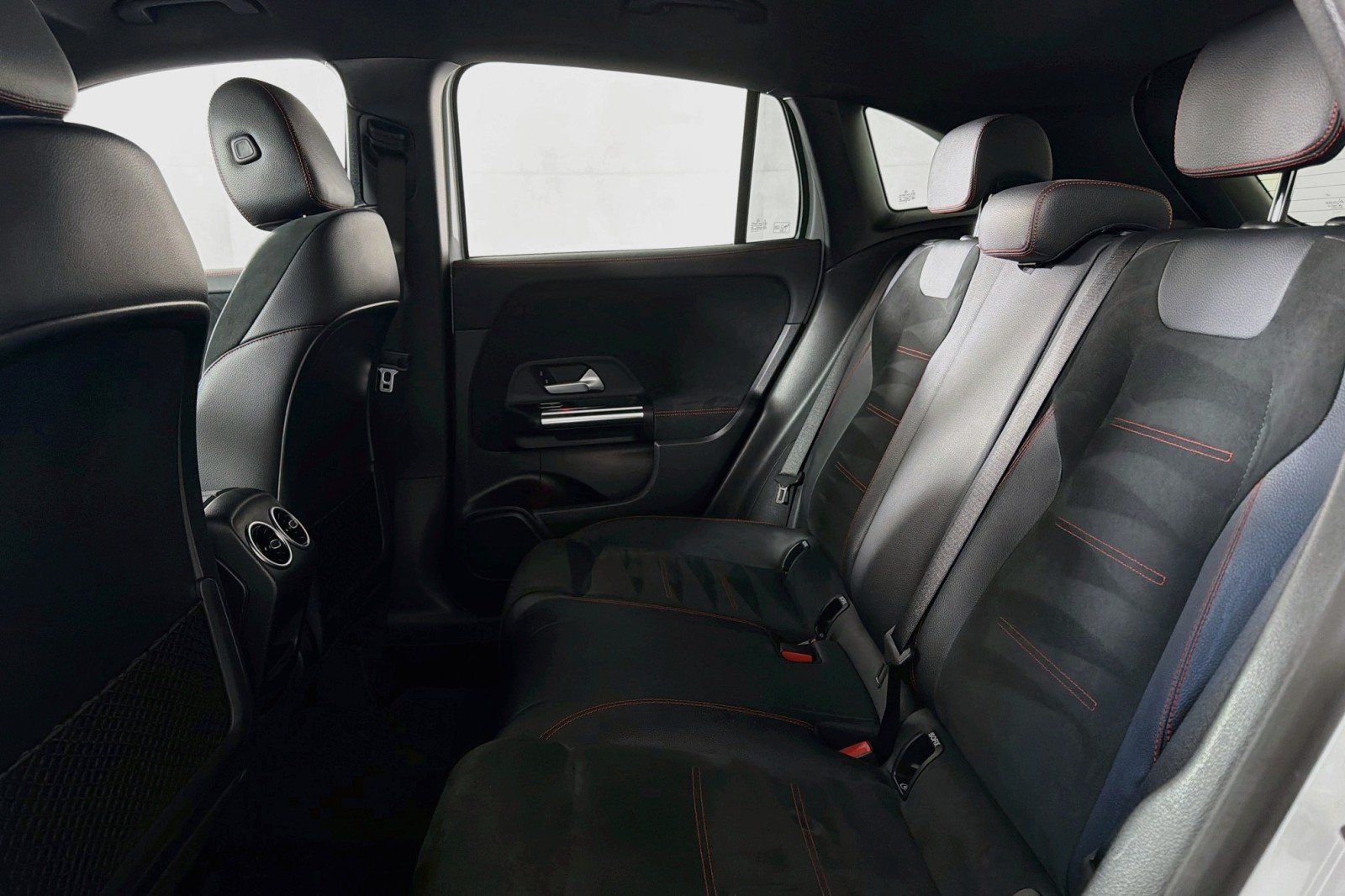 Used 2022 Digital White Metallic Mercedes-Benz 250 image 7