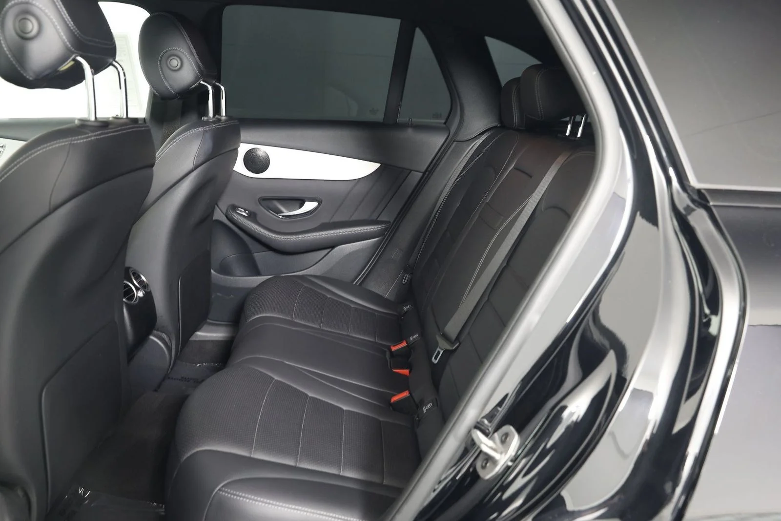 Used 2022 Black Mercedes-Benz GLC 300 image 33