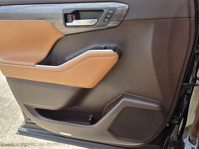 Used 2022 Opulent Amber Toyota Platinum image 21