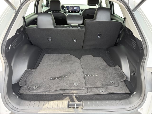 Used 2025 White Hyundai SEL image 17