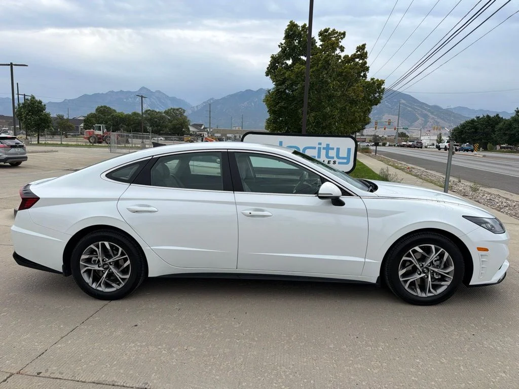 Used 2020 Gray Hyundai SEL image 2