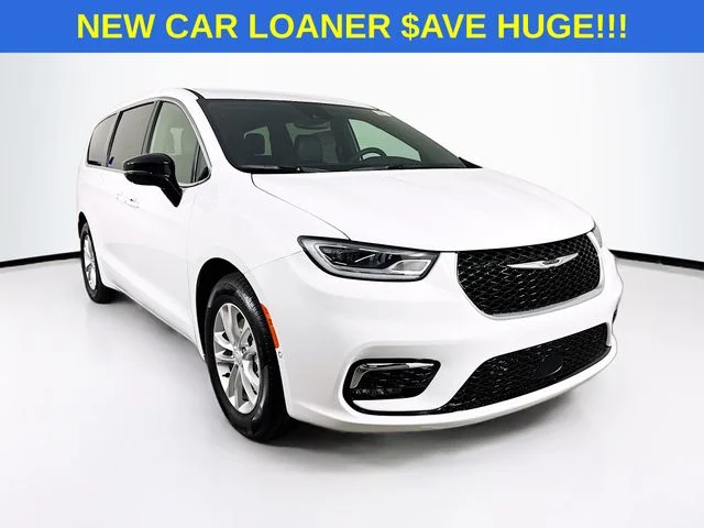 2026 Chrysler Pacifica Select's photo
