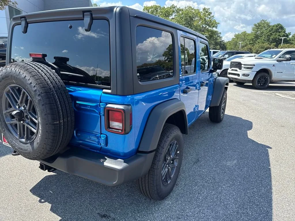 New 2025 Hydro Blue Pearl-Coat Exterior Paint Jeep Sport S image 5