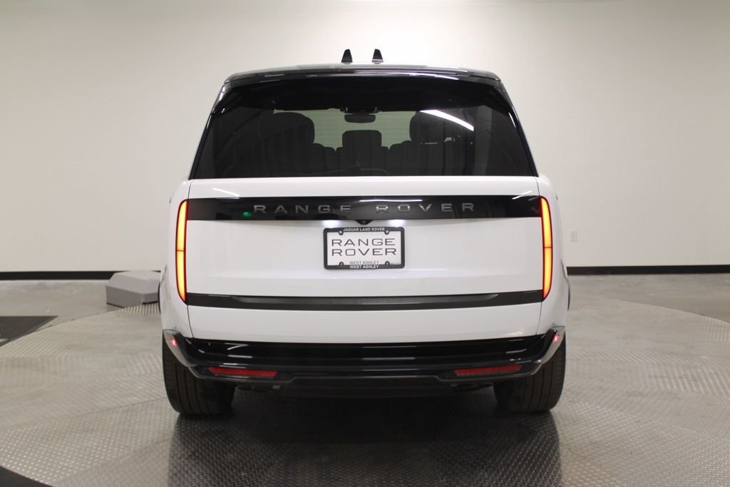 Used 2025 White Land Rover SE image 6