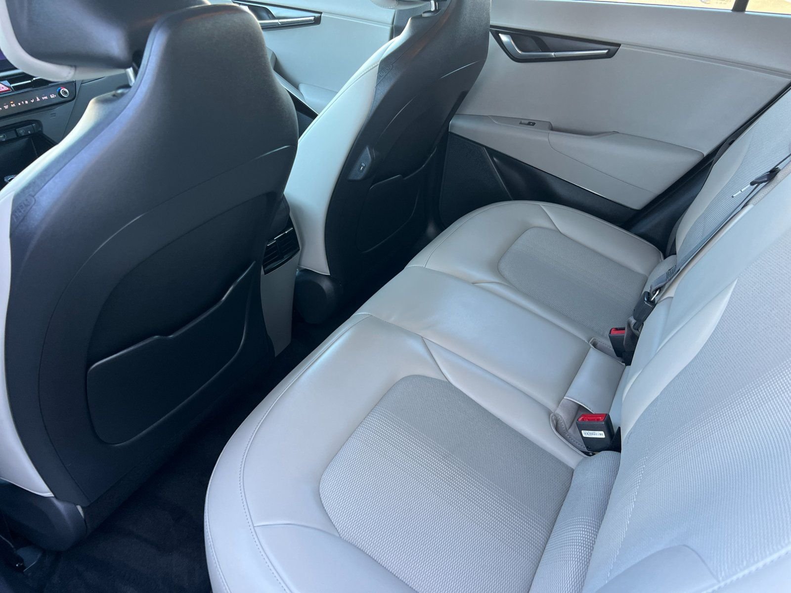 Certified Used 2023 Green Kia Wind image 11