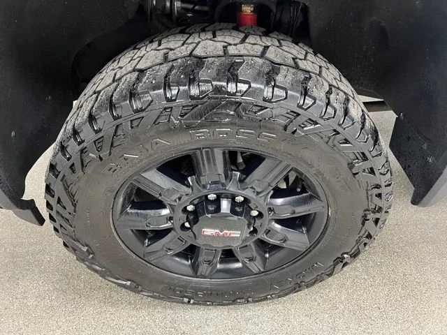 Used 2024 White GMC AT4 image 15