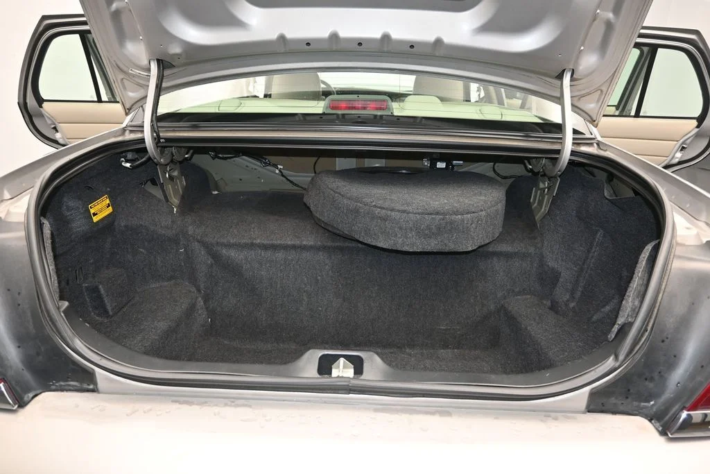 Used 2006 Silver Ford LX image 10