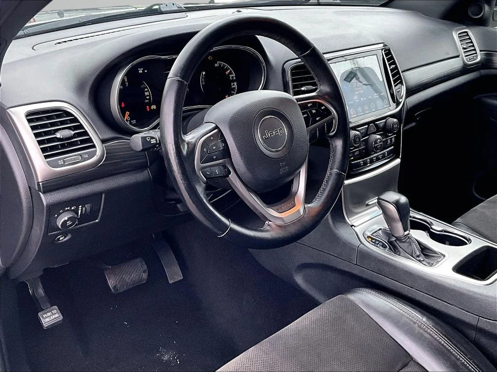 Used 2020 Gray Jeep Altitude image 14