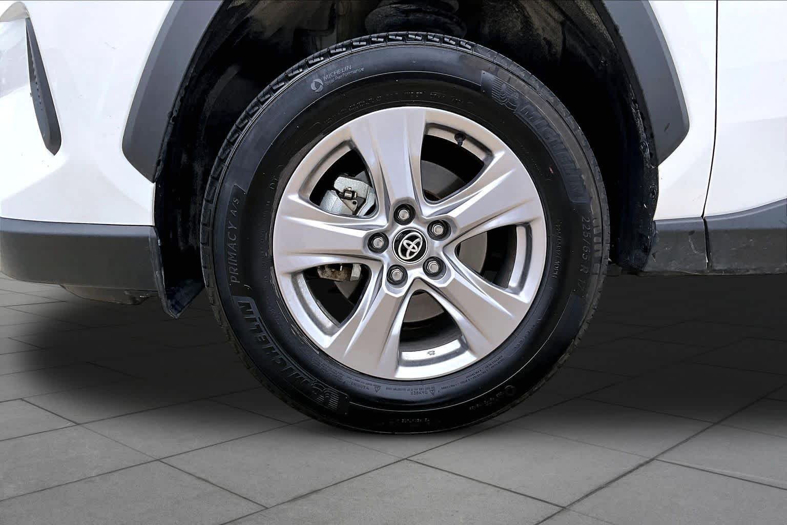 Used 2025 Ice Cap Toyota XLE image 11