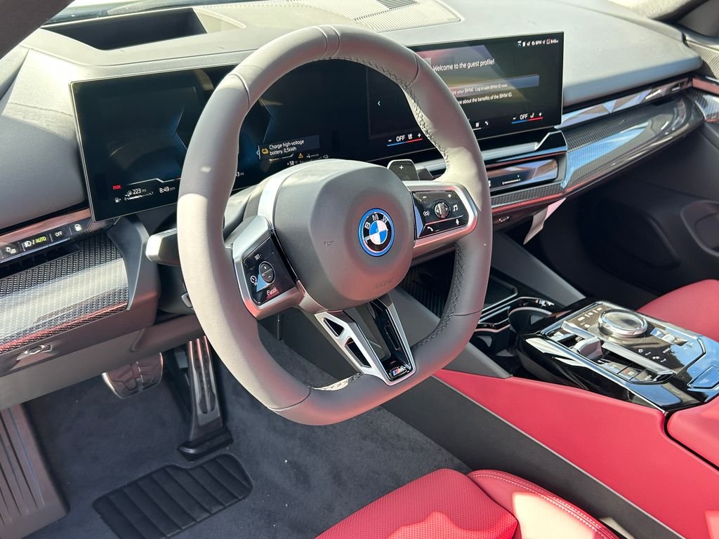 New 2027 Mineral White Metallic BMW 550e xDrive image 13