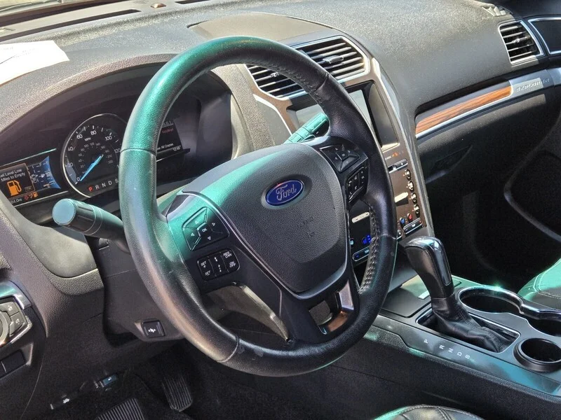 Used 2016 SHADOW BLACK Ford Limited image 17