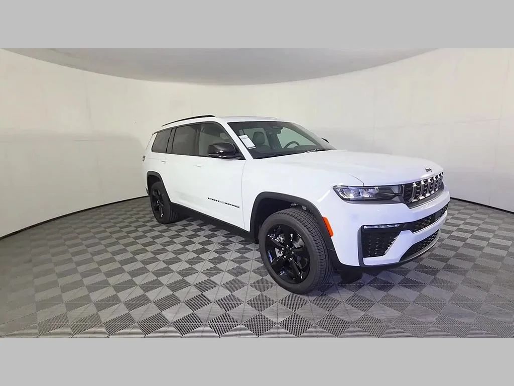 New 2026 Bright White Clear-Coat Exterior Paint Jeep Limited image 21