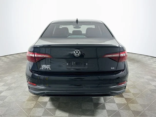 Certified Used 2023 Black Volkswagen 1.5T SE image 4